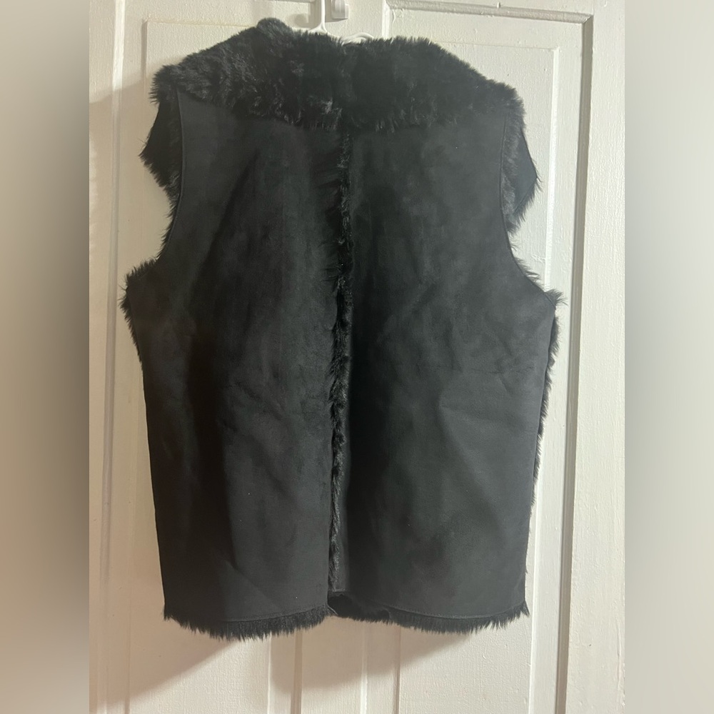 Loft Black Faux Fur Vest - Picture 4 of 4